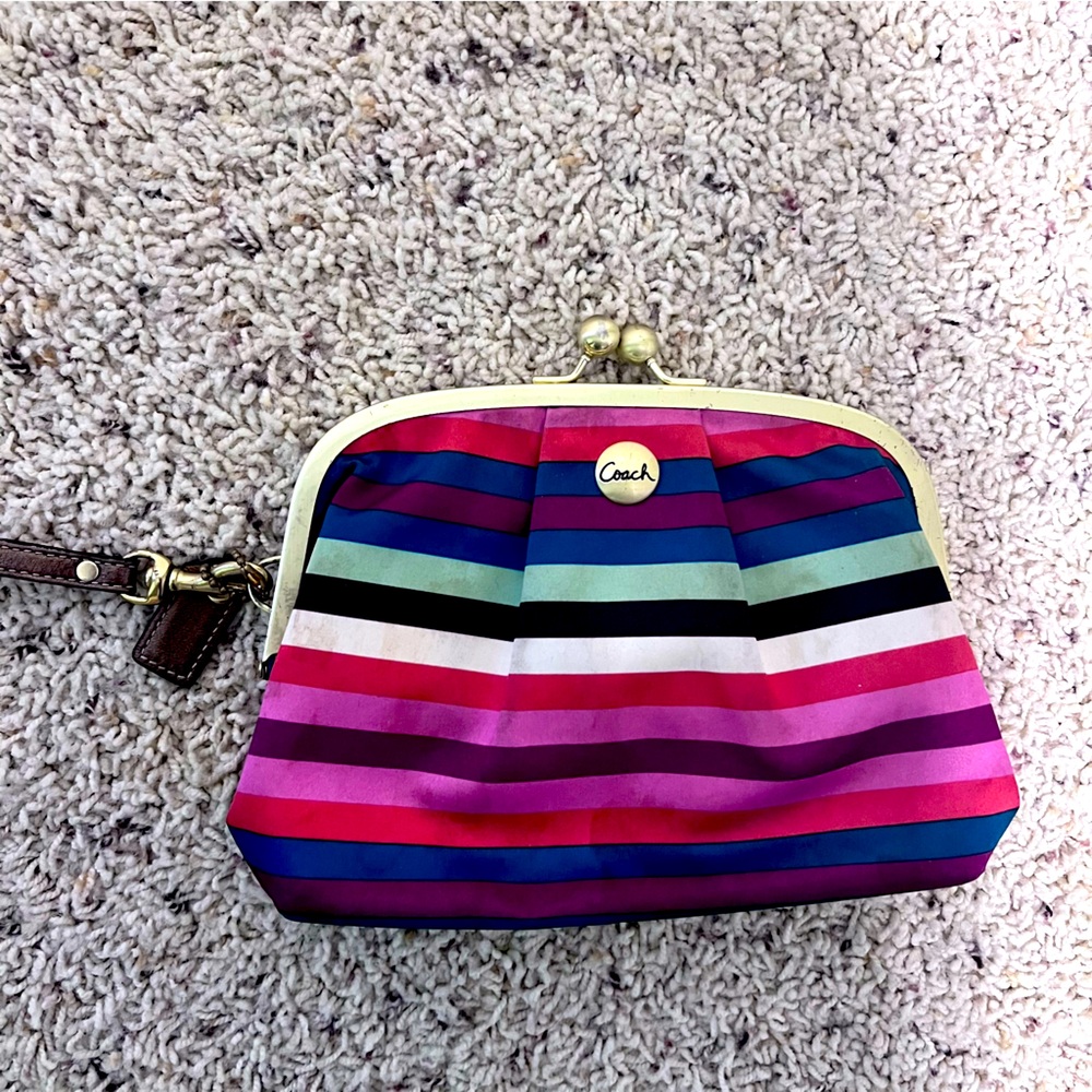 Coach clutch. Coach wristlet.
